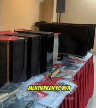 Barang bukti dalam konferensi pers Polda DIY terkait penangkapan pemain judi online. (Instagram @poldajogja)